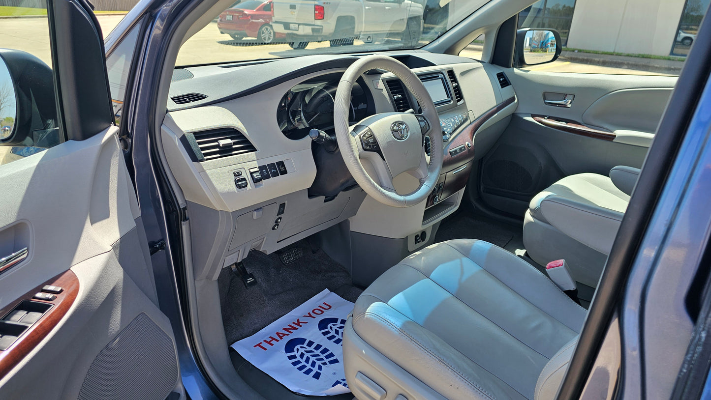 2013 Toyota Sienna XLE
