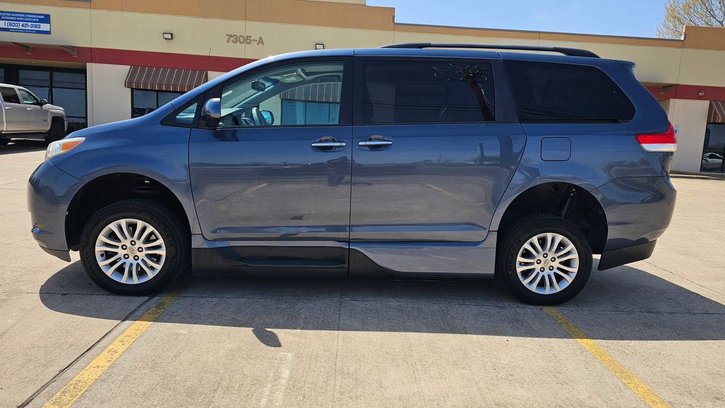 2013 Toyota Sienna XLE