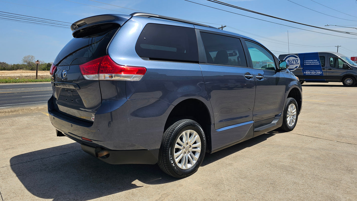 2013 Toyota Sienna XLE