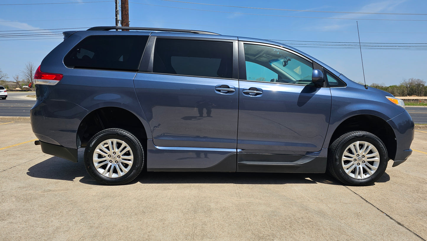 2013 Toyota Sienna XLE