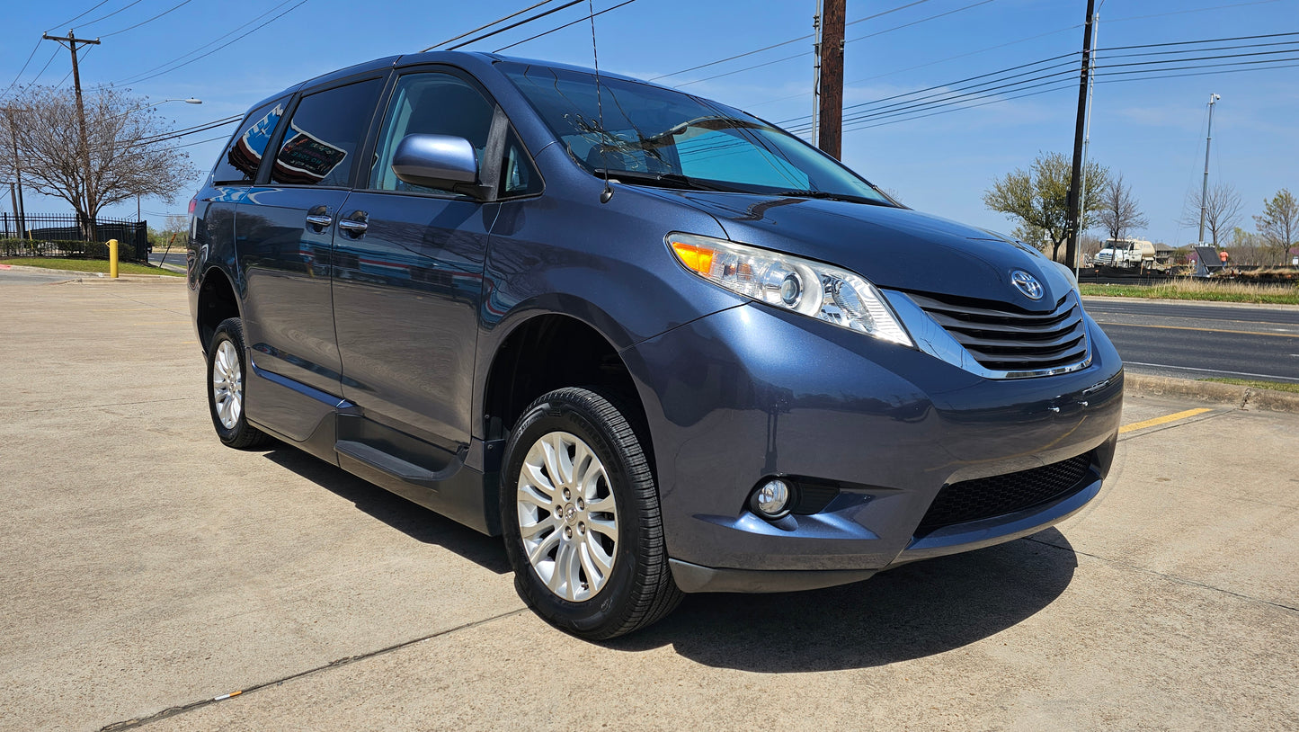 2013 Toyota Sienna XLE