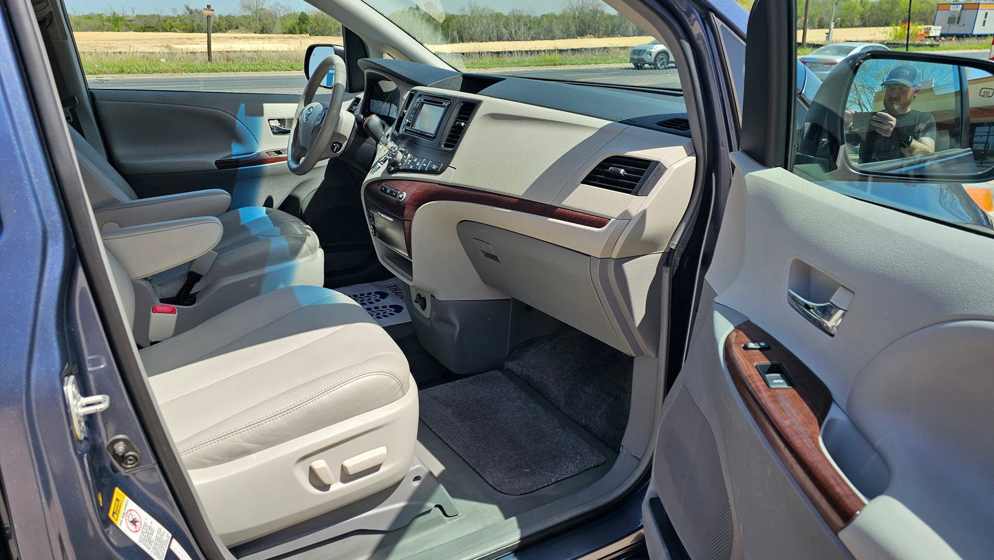 2013 Toyota Sienna XLE