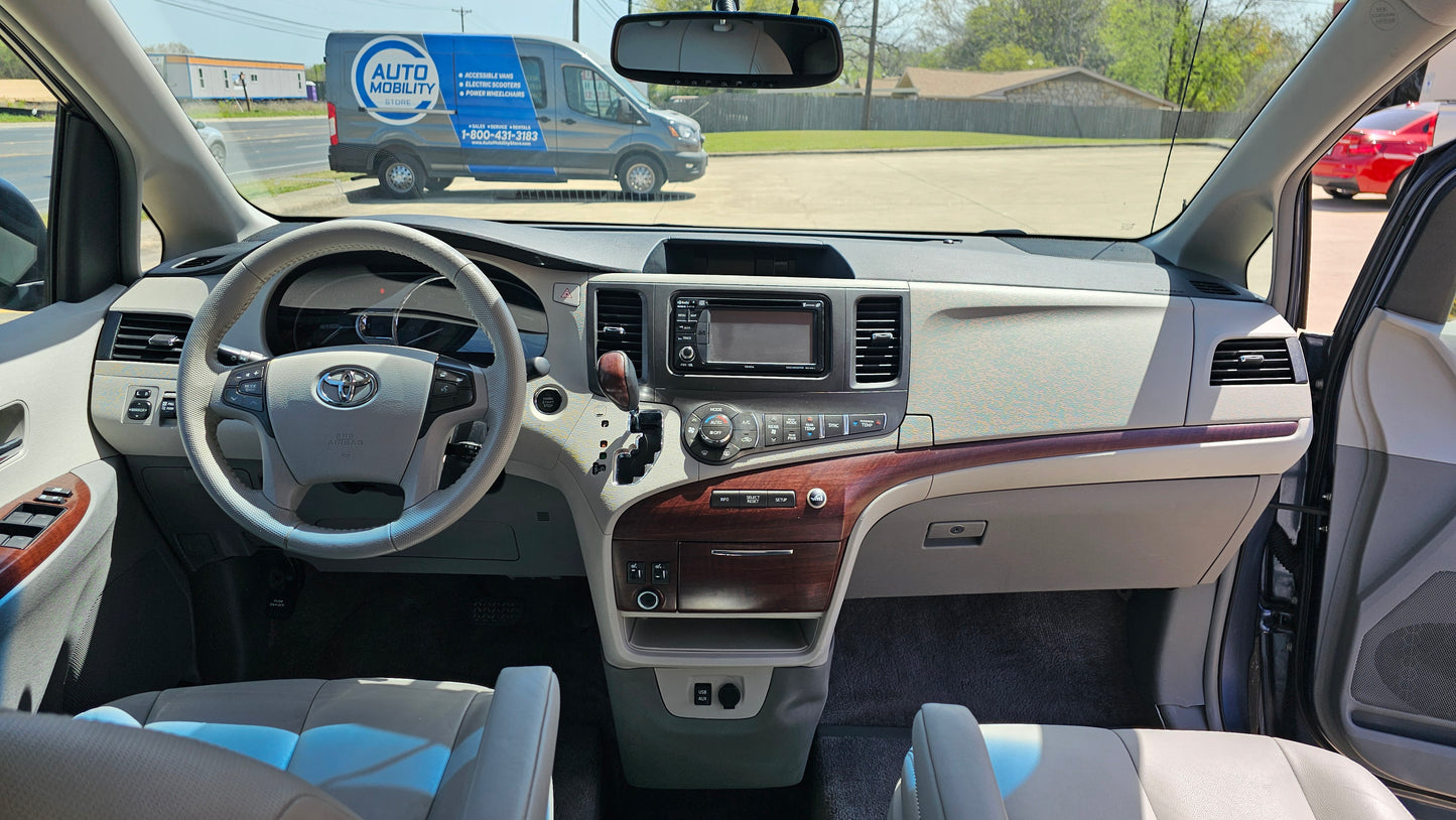2013 Toyota Sienna XLE