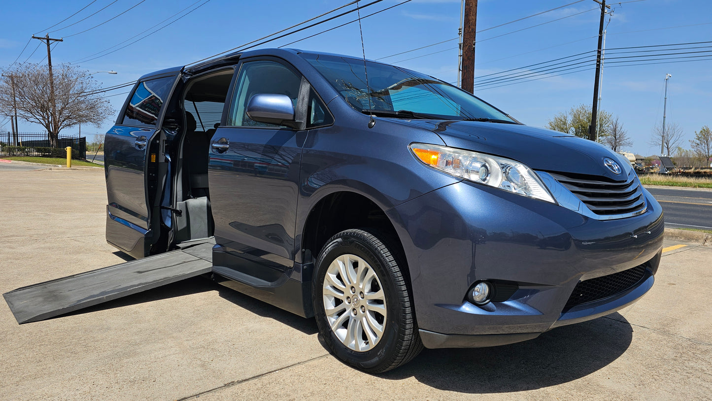 2013 Toyota Sienna XLE