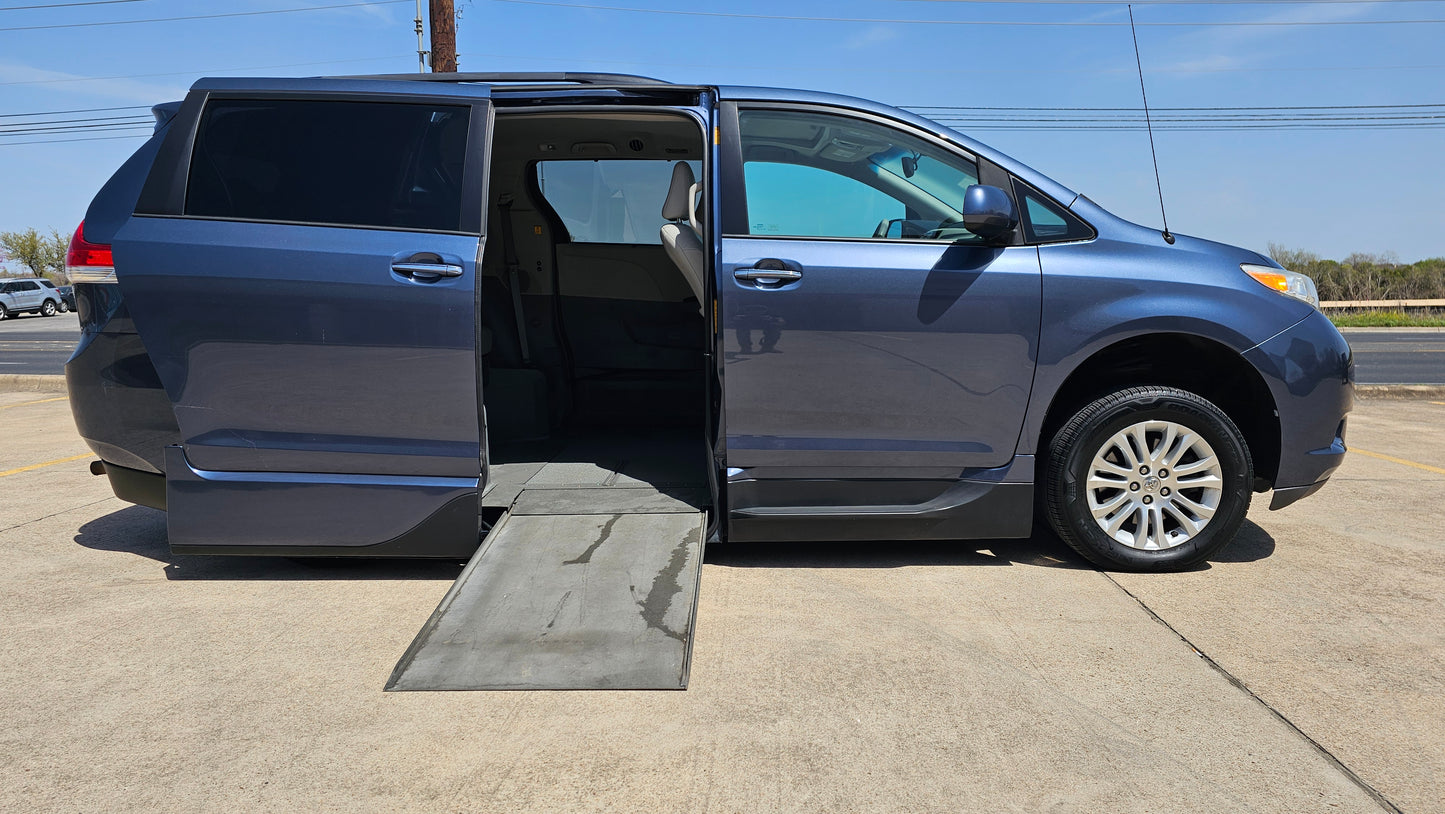 2013 Toyota Sienna XLE