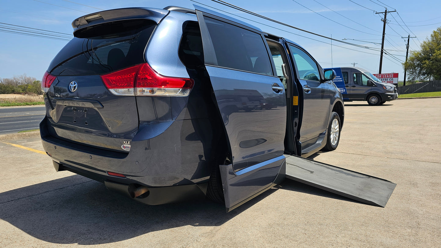 2013 Toyota Sienna XLE