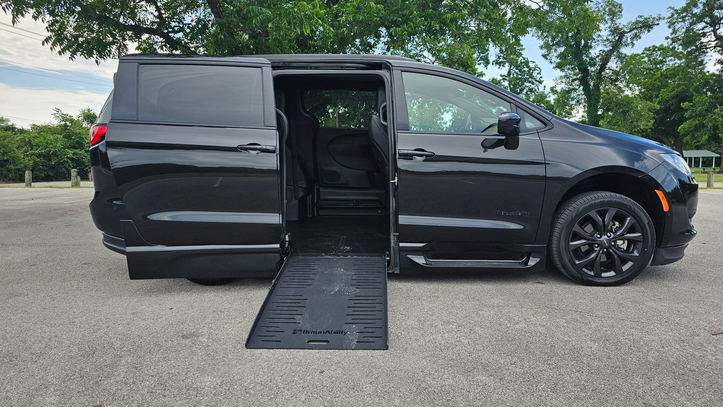 2020 Chrysler Pacifica S