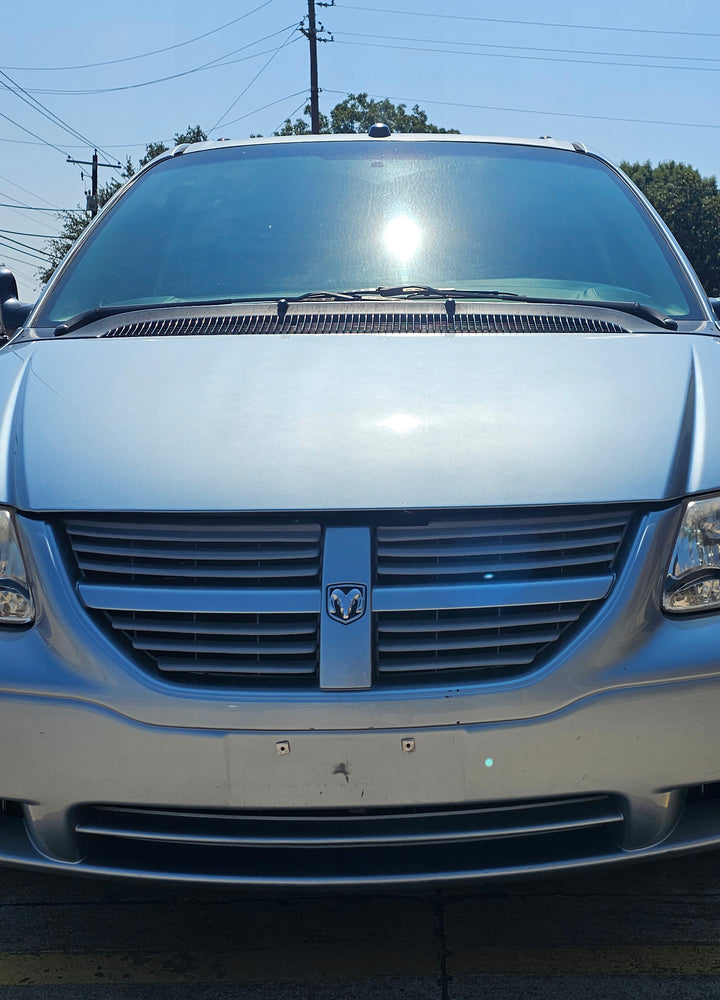 2005 Dodge Grand Caravan SE - Photo 2