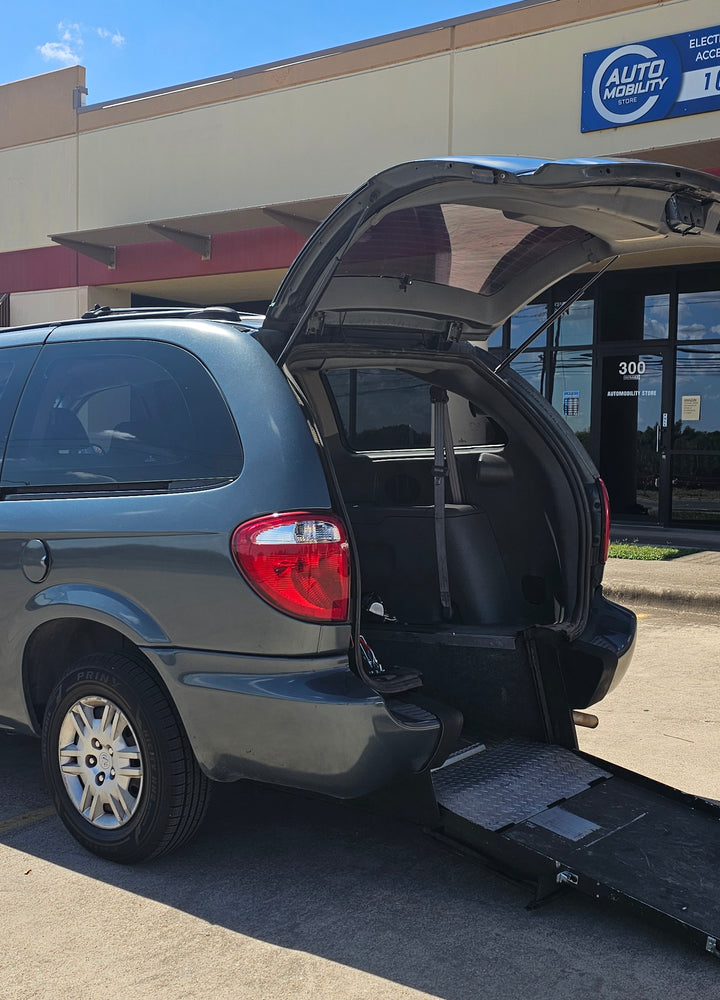 2005 Dodge Grand Caravan SE - Photo 2