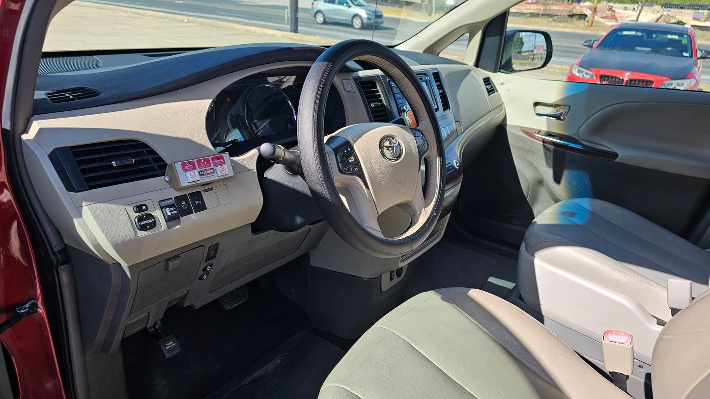 2013 Toyota Sienna XLE