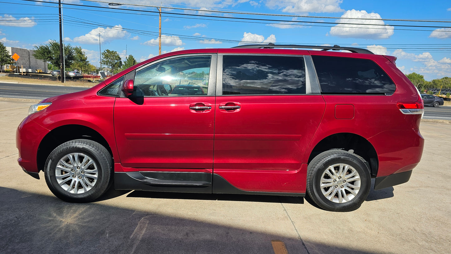 2013 Toyota Sienna XLE