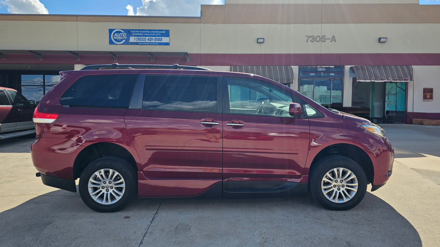 2013 Toyota Sienna XLE