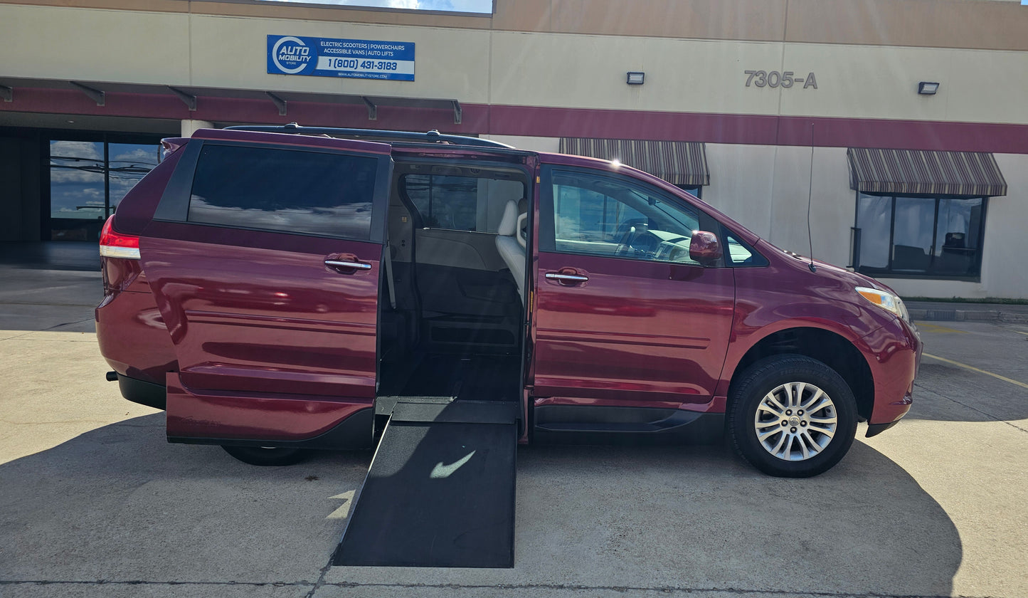 2013 Toyota Sienna XLE