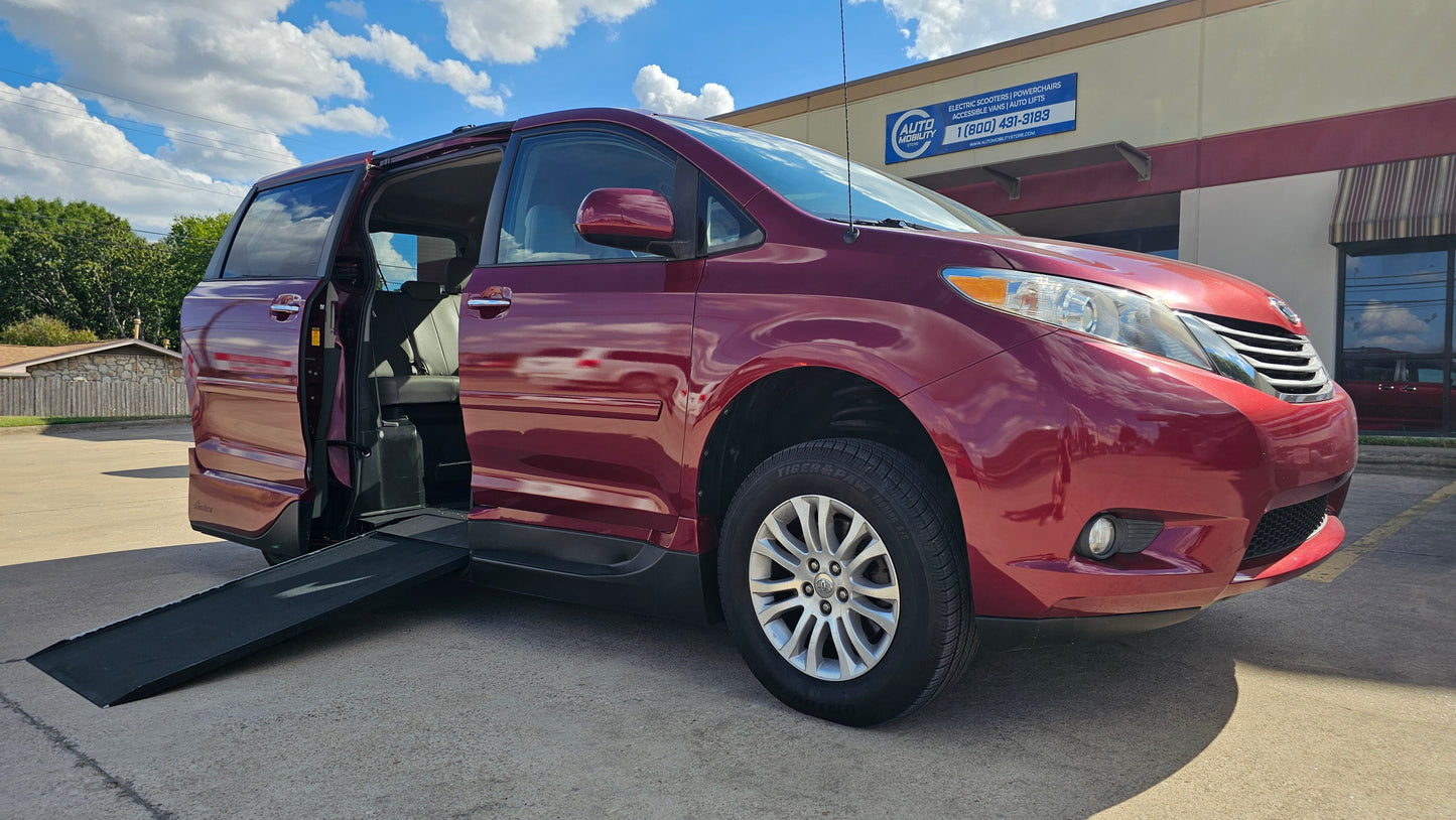2013 Toyota Sienna XLE