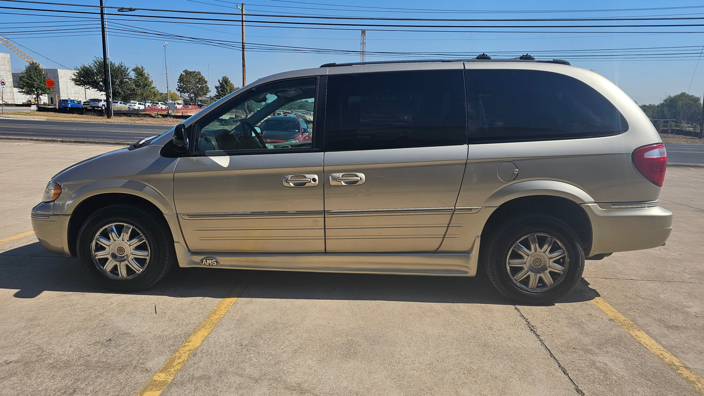 2005 Chrysler Town & Country Limited