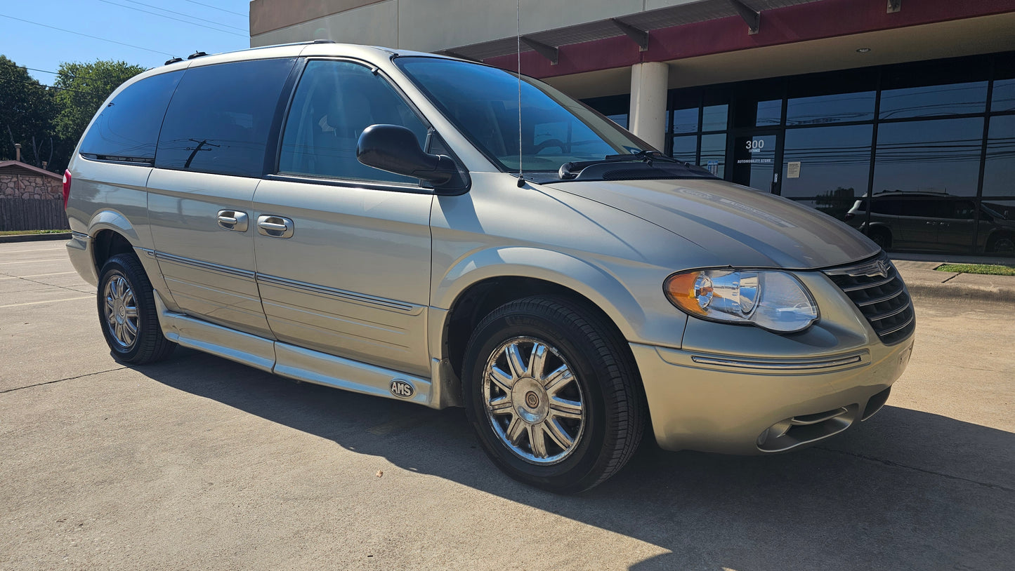 2005 Chrysler Town & Country Limited