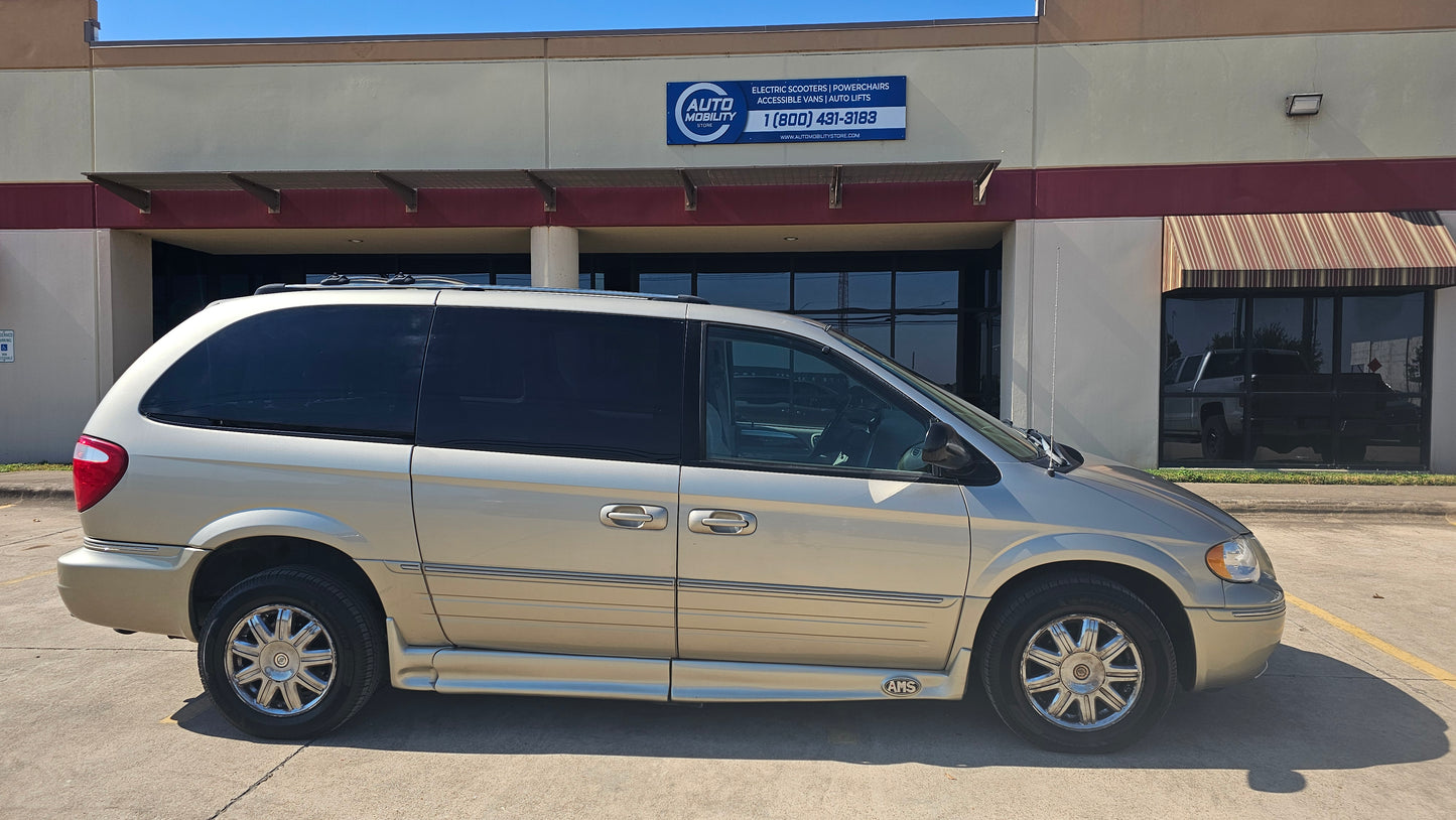 2005 Chrysler Town & Country Limited