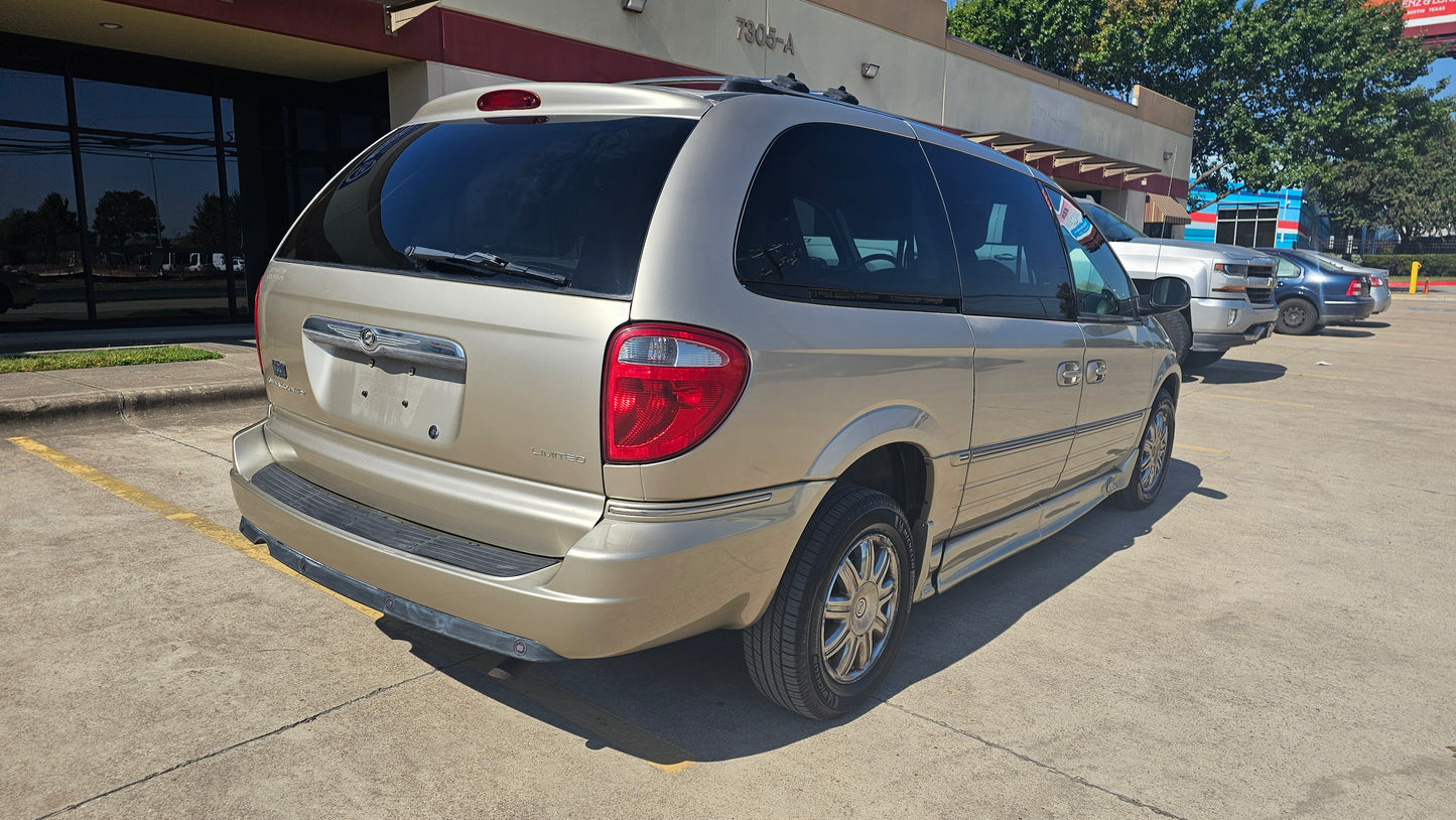 2005 Chrysler Town & Country Limited
