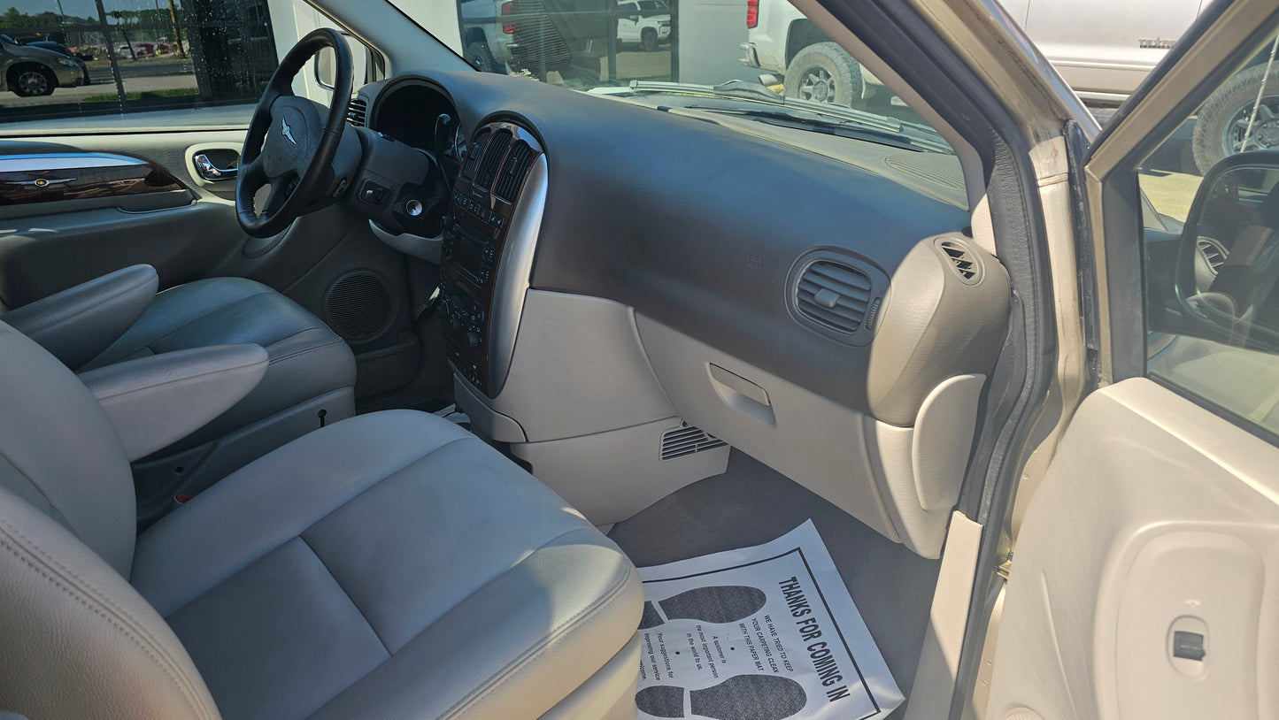 2005 Chrysler Town & Country Limited