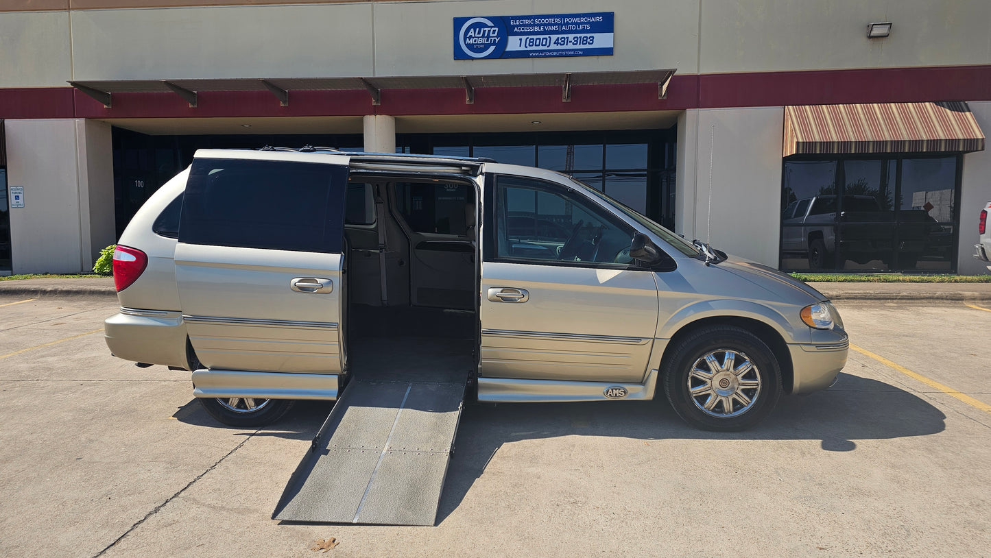 2005 Chrysler Town & Country Limited