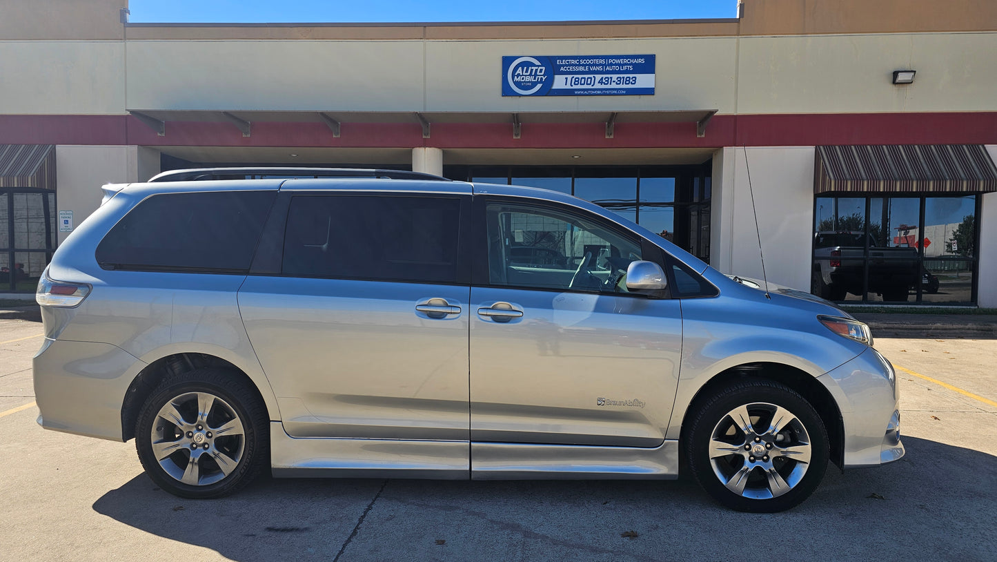 2011 Toyota Sienna SE