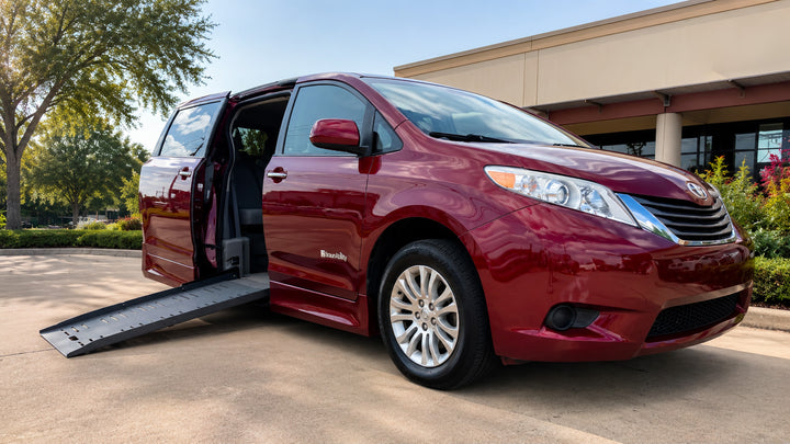 2011 Toyota Sienna XLE - Photo 2