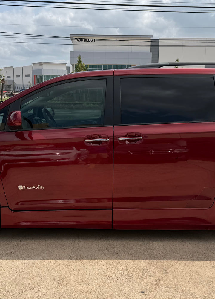 2011 Toyota Sienna XLE - Photo 6