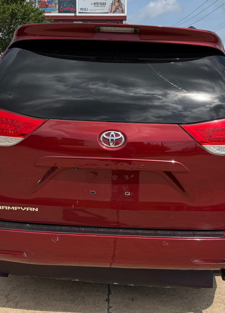 2011 Toyota Sienna XLE - Photo 9