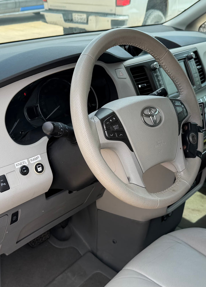 2011 Toyota Sienna XLE - Photo 4