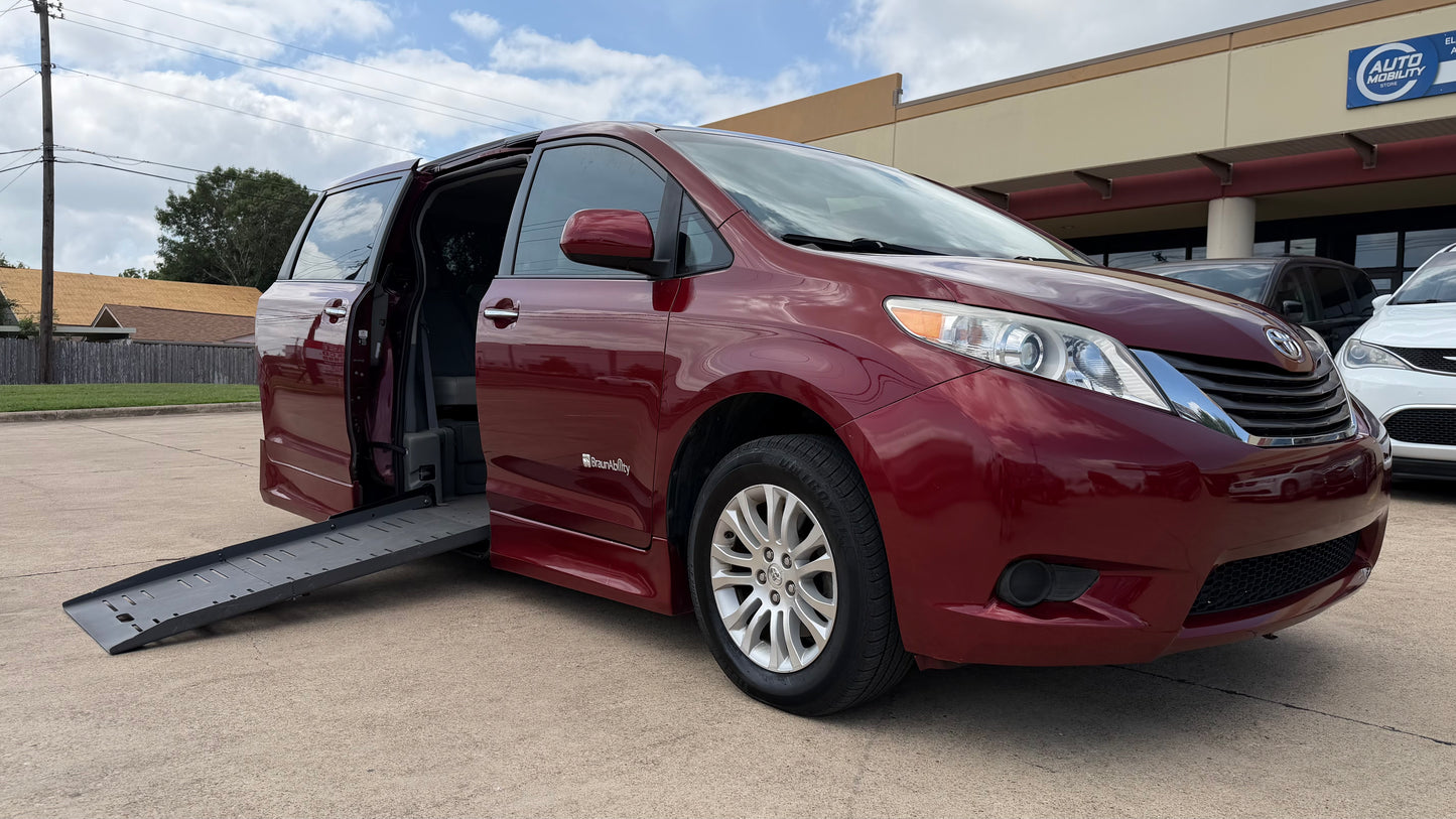 2011 Toyota Sienna XLE