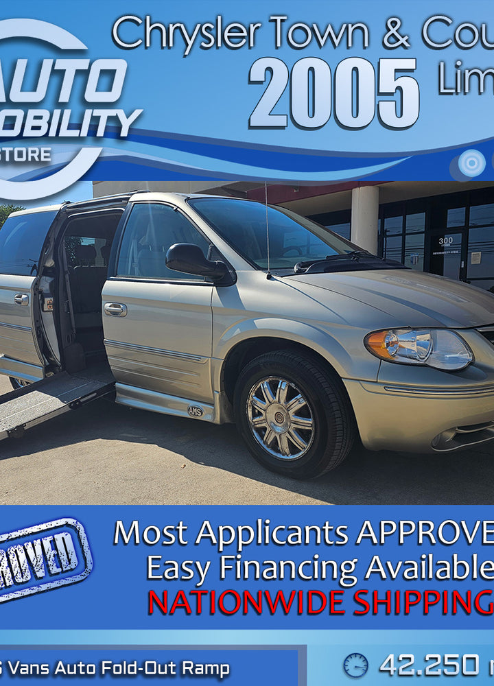 2005 Chrysler Town & Country Limited's photo