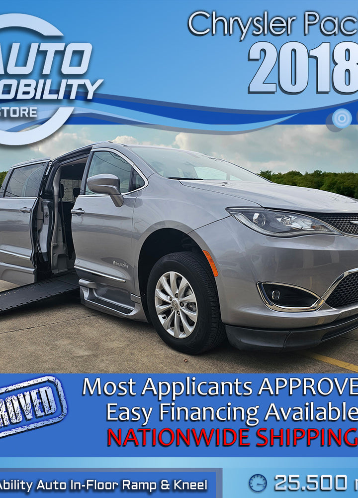 2018 Chrysler Pacifica Touring L's photo