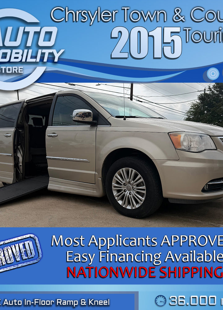 2015 Chrysler Town & Country Touring-L's photo