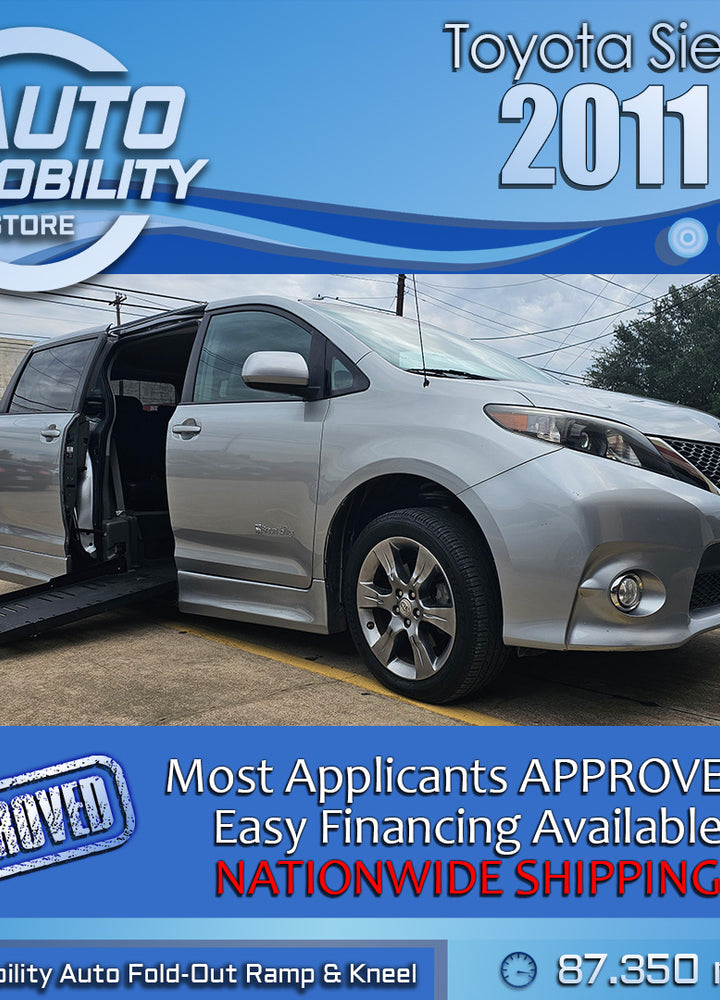 2011 Toyota Sienna SE's photo