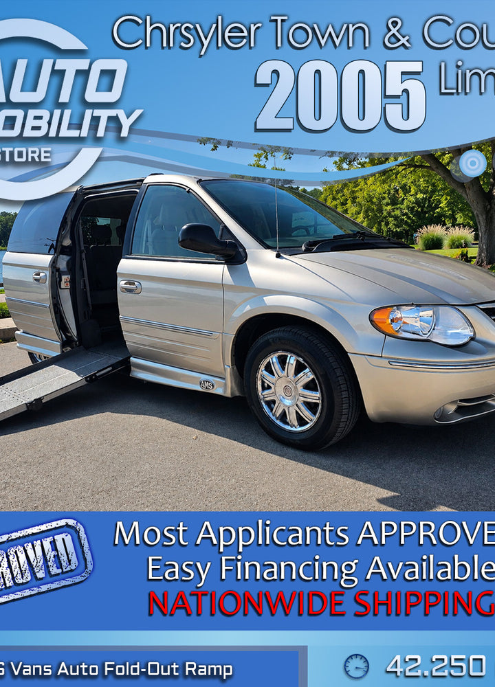 2005 Chrysler Town & Country Limited LWB's photo