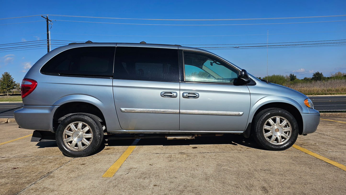2005 Chrysler Town & Country Touring