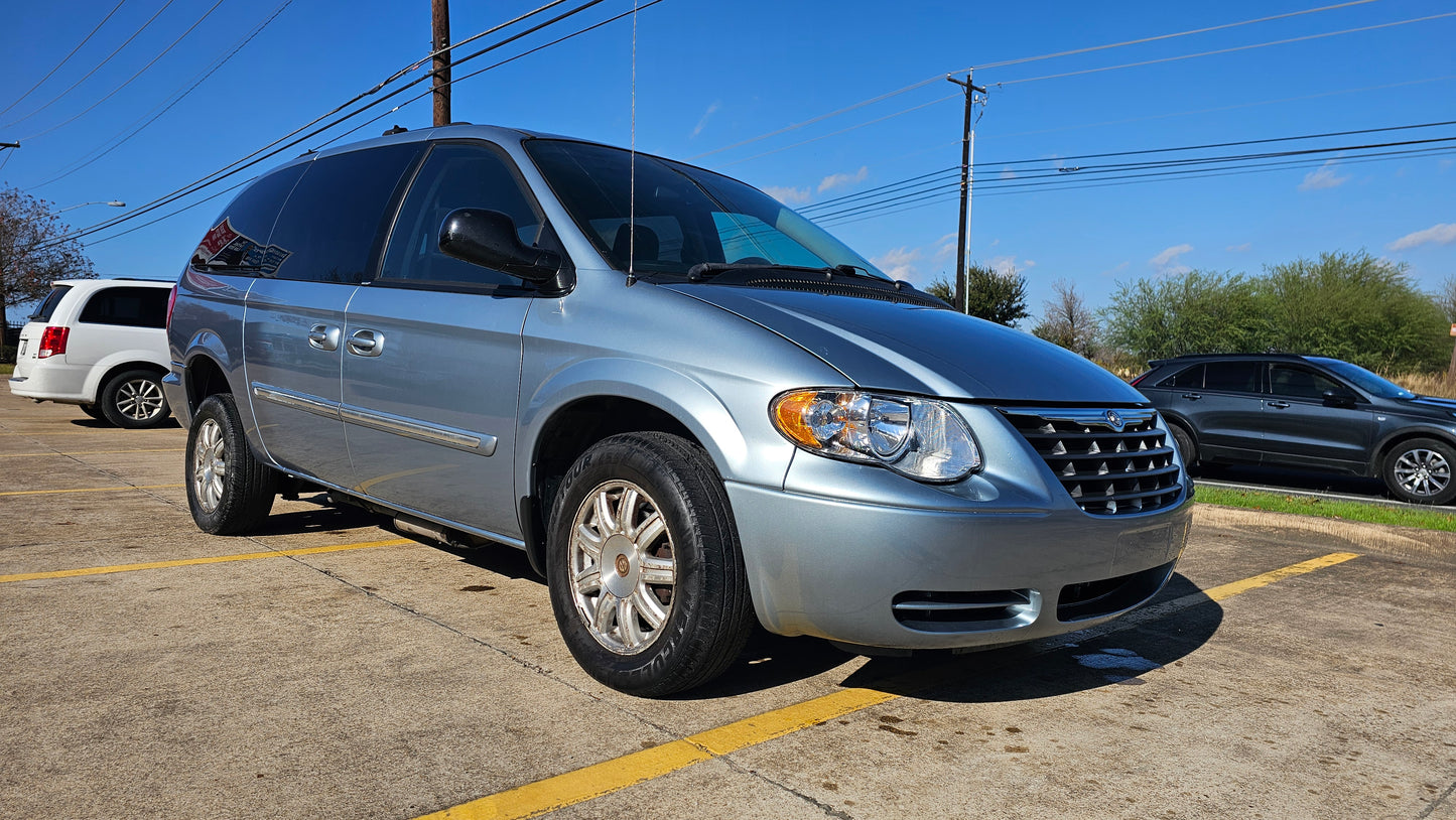 2005 Chrysler Town & Country Touring
