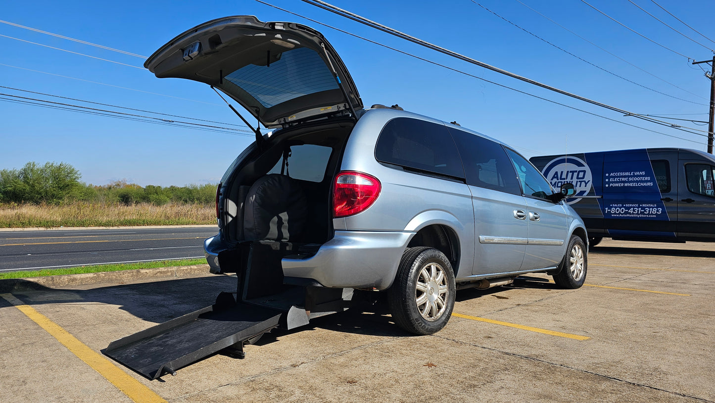 2005 Chrysler Town & Country Touring