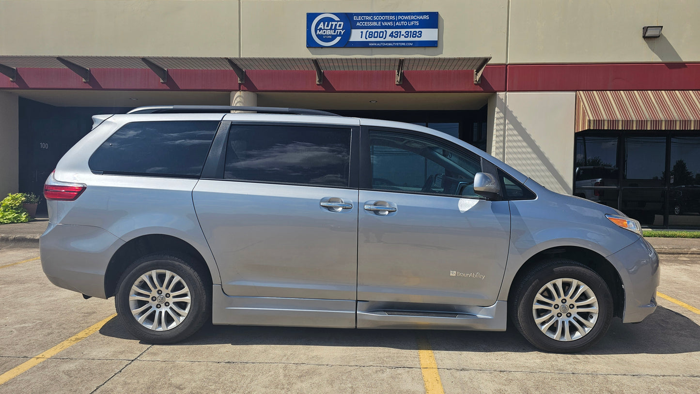 2017 Toyota Sienna SE