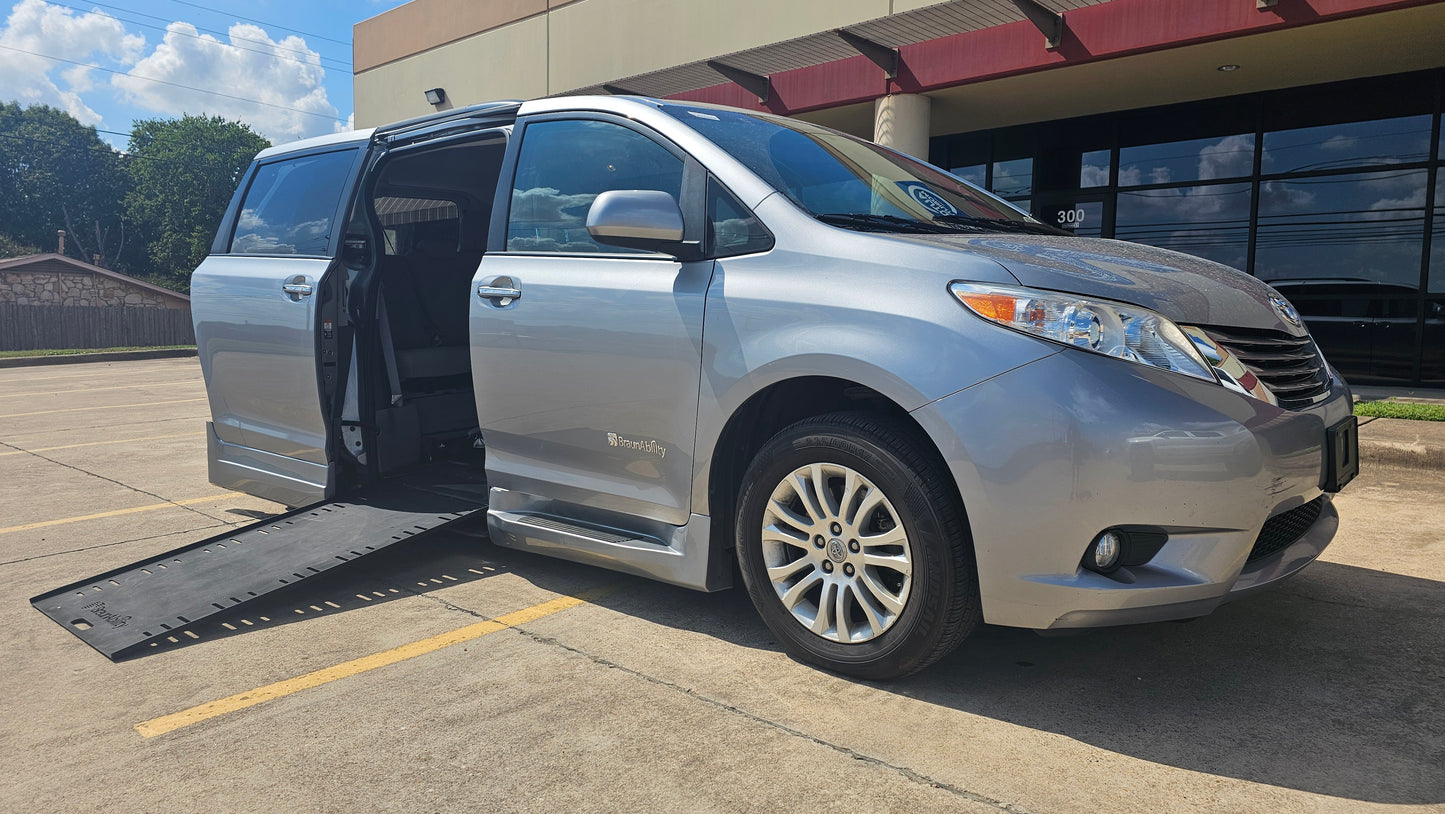 2017 Toyota Sienna SE