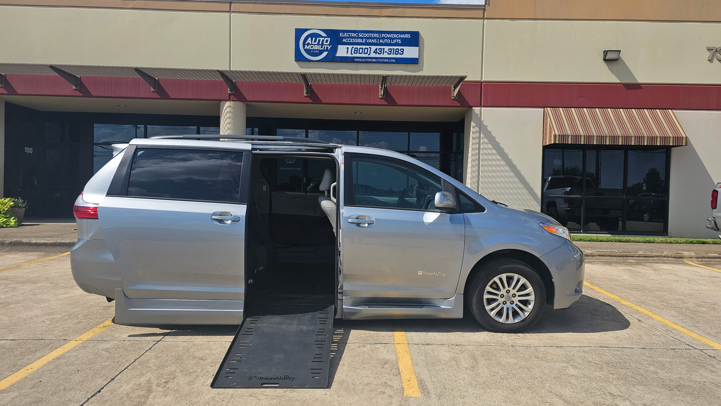 2017 Toyota Sienna SE