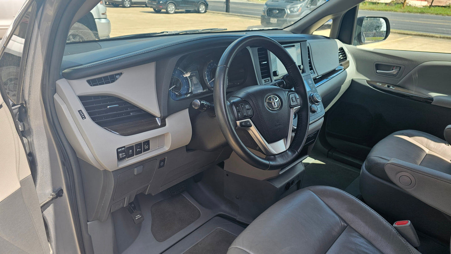 2017 Toyota Sienna SE