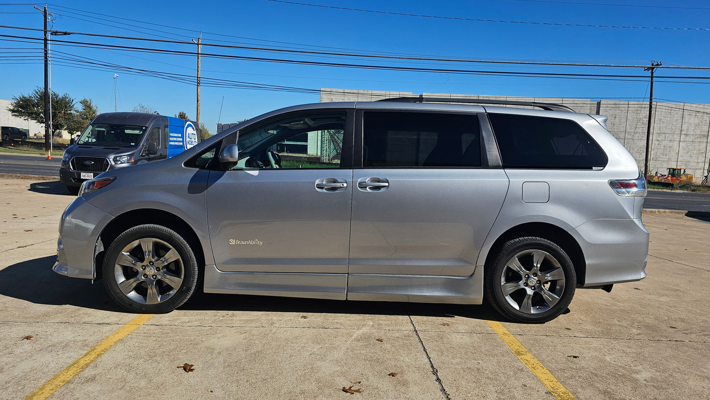 2011 Toyota Sienna SE