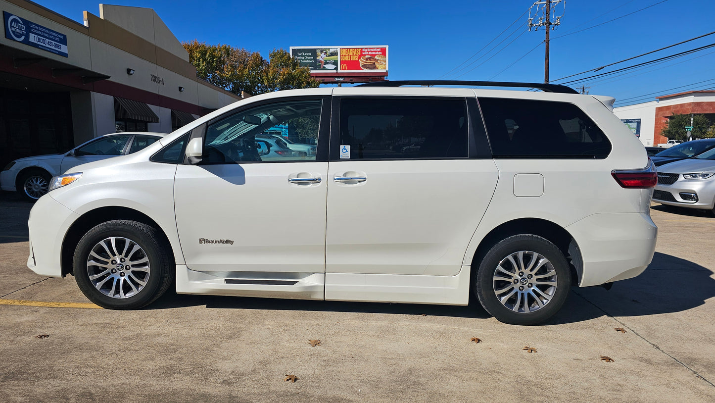 2019 Toyota Sienna XLE