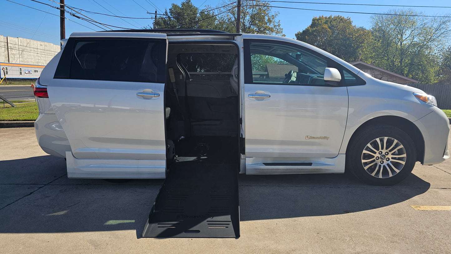 2019 Toyota Sienna XLE