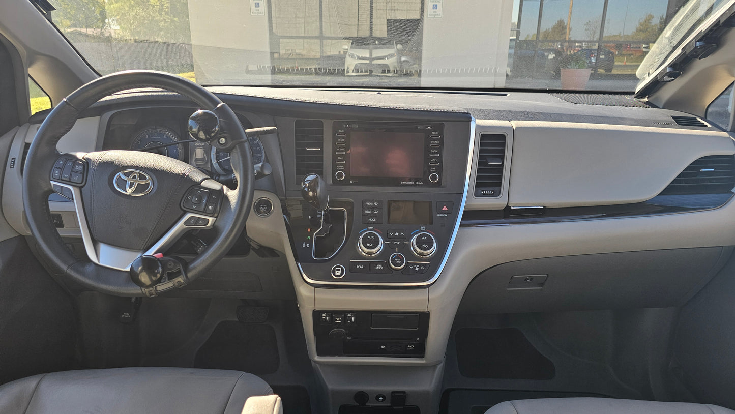 2019 Toyota Sienna XLE