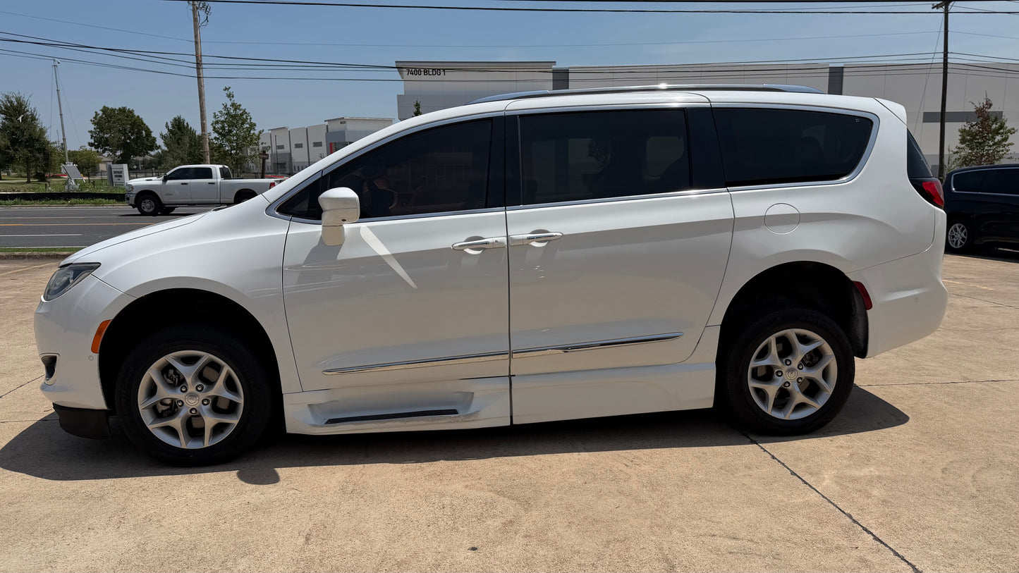 2019 Chrysler Pacifica Touring-L Plus