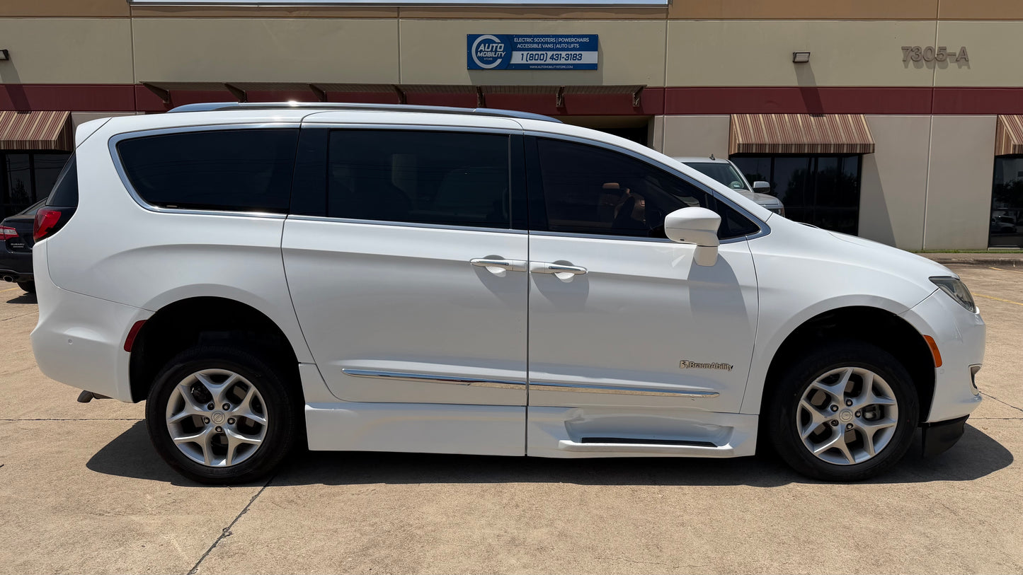 2019 Chrysler Pacifica Touring-L Plus