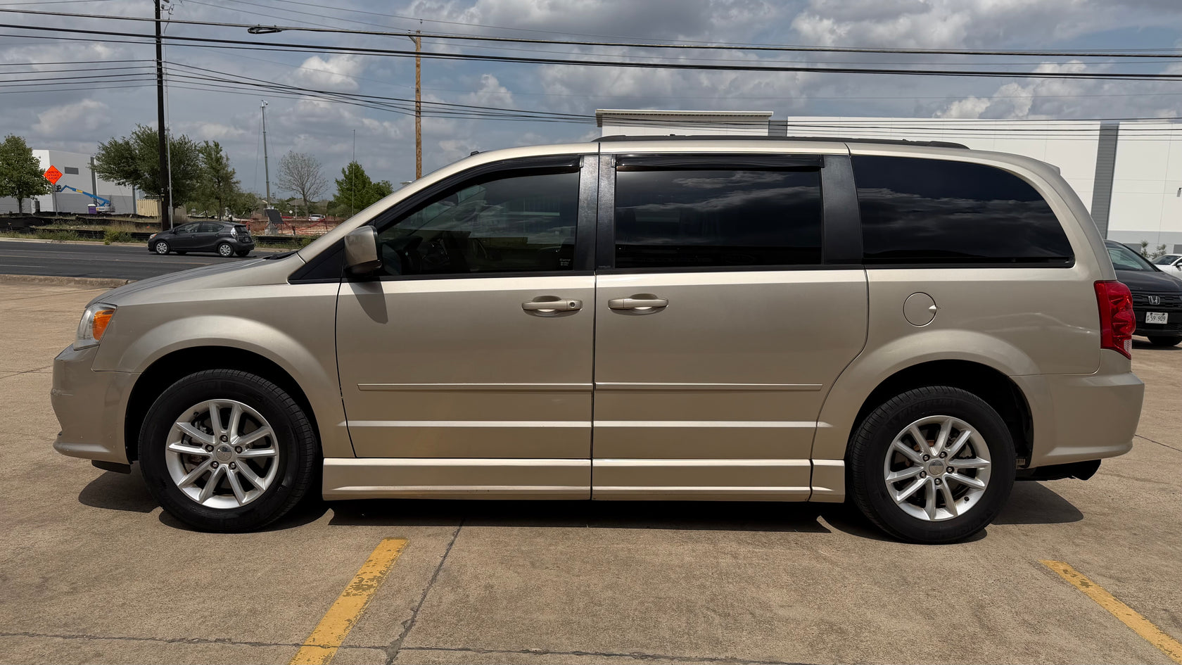 2013 Dodge Grand Caravan SXT | AutoMobility Store