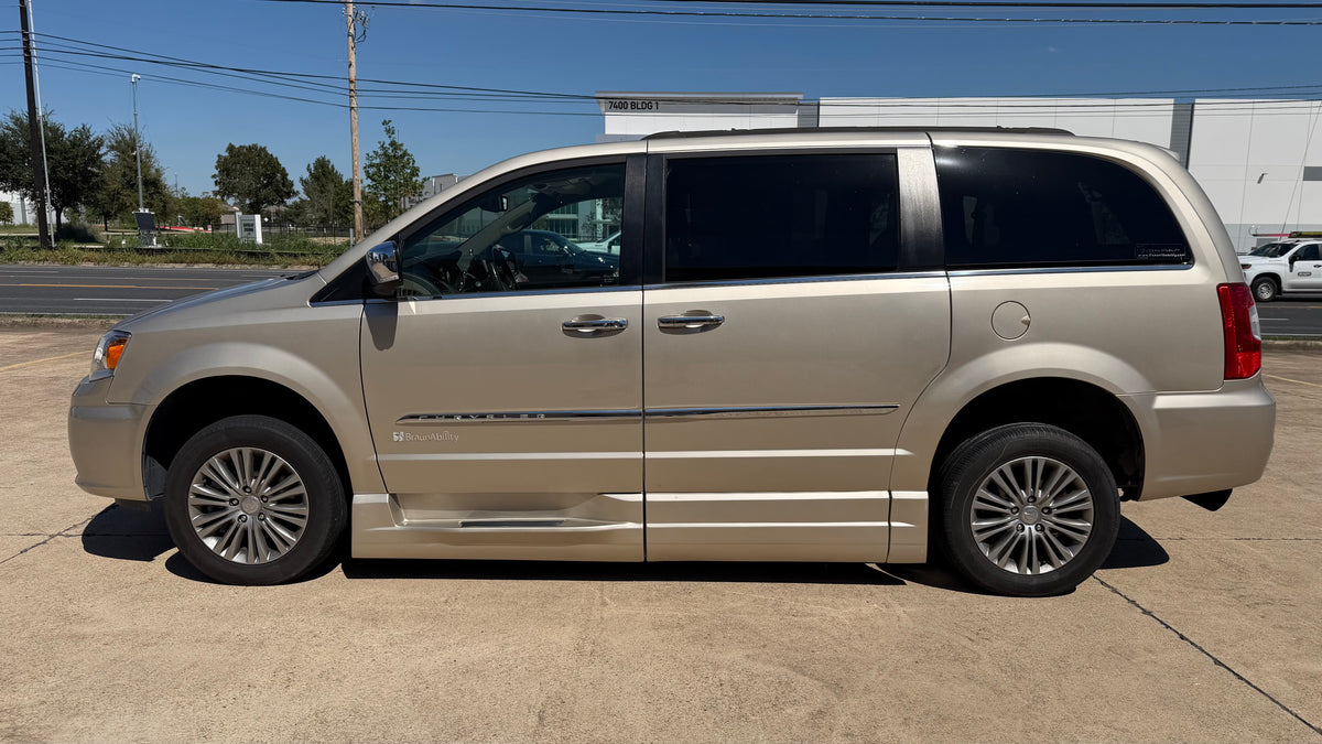 2014 Chrysler Town & Country Touring-L